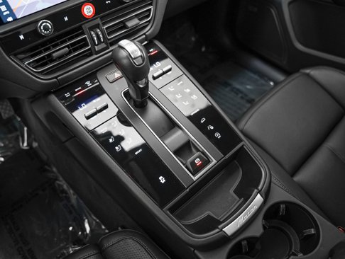 Certified 2023 Porsche Macan image 20