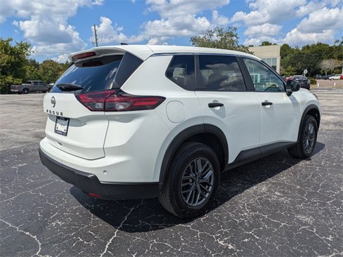 Used 2024 Nissan Rogue S image 7