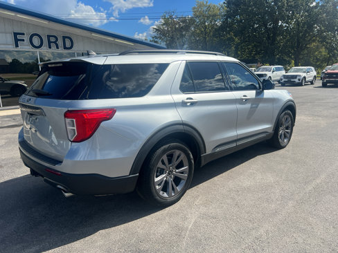 Used 2022 Ford Explorer XLT w/ Equipment Group 202A image 5