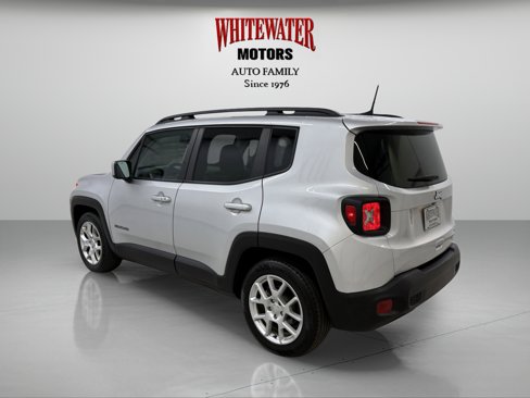 Used 2021 Jeep Renegade Latitude image 2