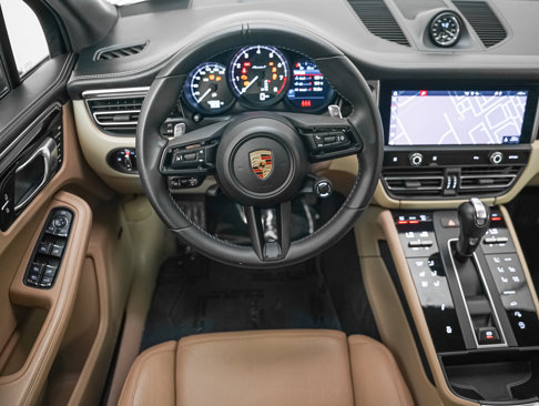 Certified 2023 Porsche Macan Turbo image 16