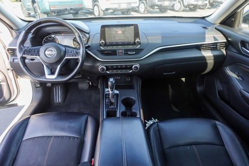 Used 2022 Nissan Altima 2.5 SR w/ Midnight Edition Package image 3