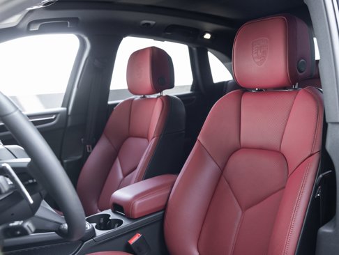 Used 2025 Porsche Macan image 5
