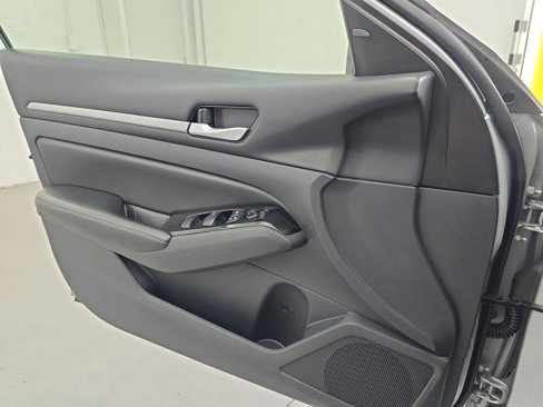 Used 2023 Nissan Altima 2.5 SV image 23