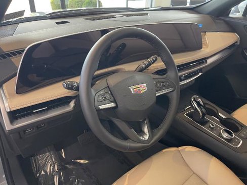 Used 2025 Cadillac XT4 Premium Luxury image 12