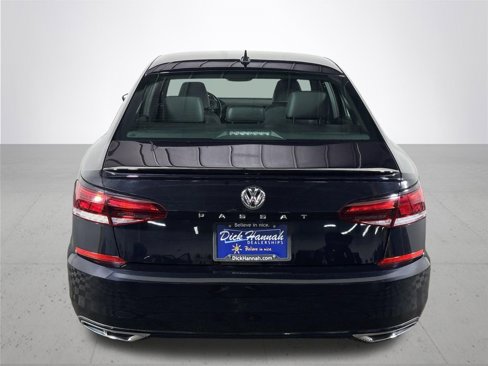 Certified 2021 Volkswagen Passat 2.0T R-Line image 8