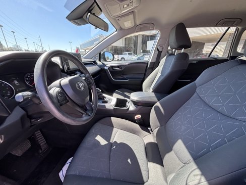 Used 2022 Toyota RAV4 XLE image 10