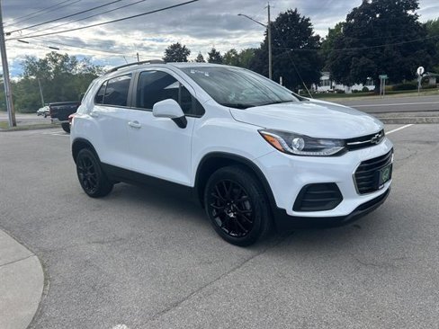 Certified 2022 Chevrolet Trax LT w/ Sport Edition image 8