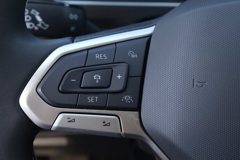Used 2022 Volkswagen Tiguan SE image 21