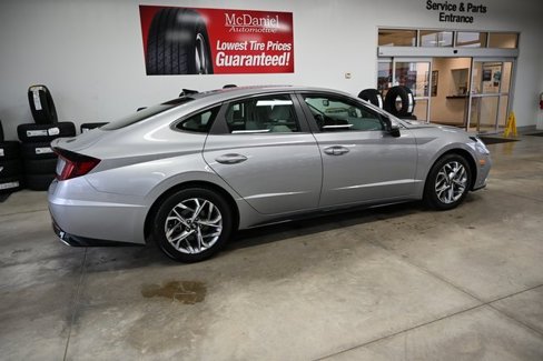 Used 2023 Hyundai Sonata SEL w/ Preferred Accessory Package image 5