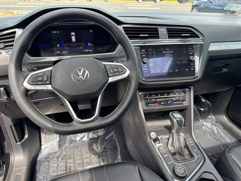 Used 2022 Volkswagen Tiguan SE image 18