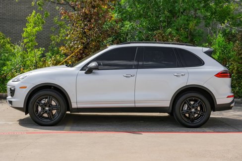 Used 2016 Porsche Cayenne S image 16