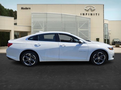 Used 2023 Chevrolet Malibu LT image 3