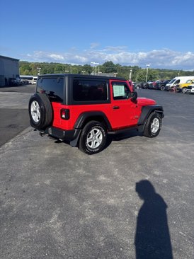 Used 2019 Jeep Wrangler Sport image 5