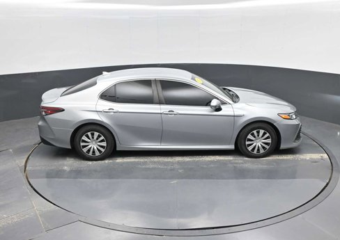 Used 2021 Toyota Camry LE image 27