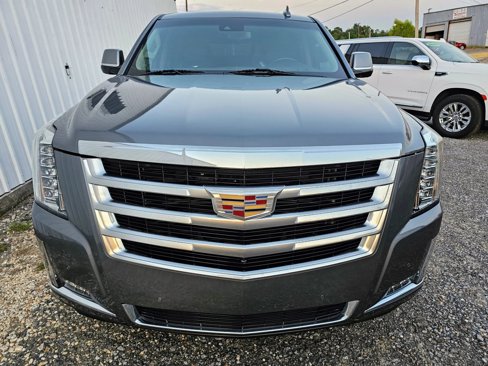 Used 2018 Cadillac Escalade Luxury image 2
