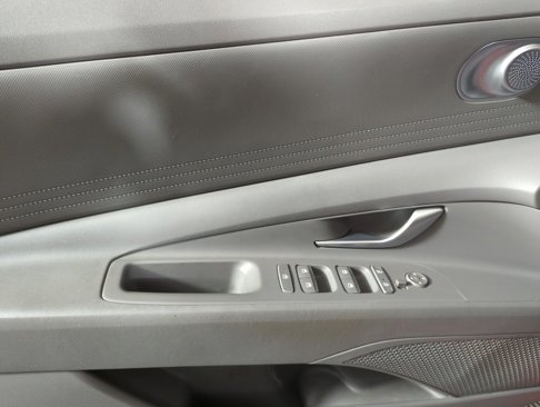 Used 2023 Hyundai Elantra SEL image 9