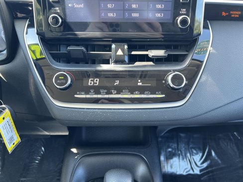 Used 2020 Toyota Corolla LE image 19