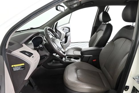 Used 2010 Hyundai Tucson Limited image 19
