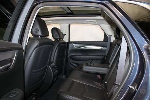 Used 2018 Cadillac XT5 Luxury w/ Driver Awareness Package image 9
