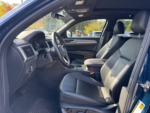 Used 2020 Volkswagen Atlas Cross Sport SE w/ Panoramic Sunroof Package image 7