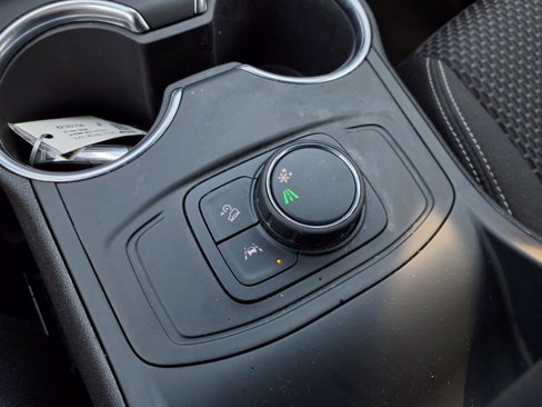 Used 2022 GMC Terrain SLE image 12
