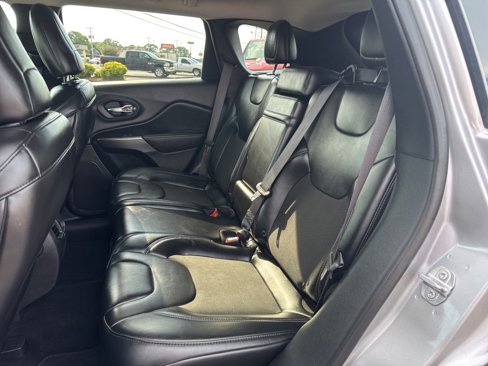 Used 2019 Jeep Cherokee Latitude Plus image 19
