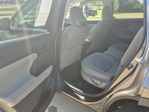 Used 2021 Toyota Highlander LE image 23