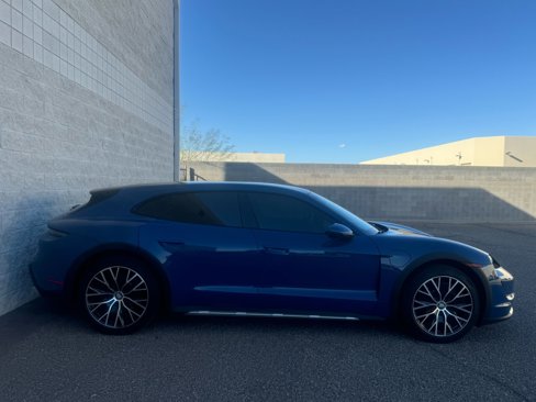 Used 2021 Porsche Taycan 4 Cross Turismo image 4