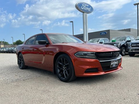 Used 2020 Dodge Charger SXT w/ Blacktop Package image 2