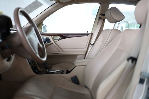 Used 2000 Mercedes-Benz E 320 Sedan image 17