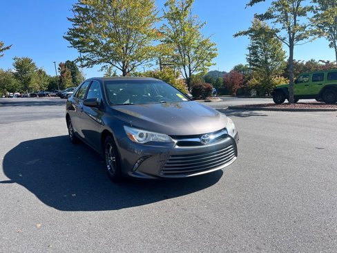Used 2017 Toyota Camry LE image 1