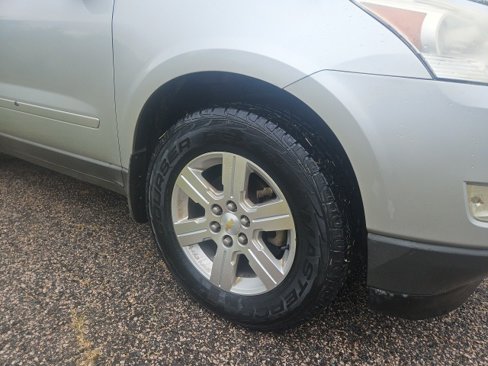 Used 2012 Chevrolet Traverse LT image 9