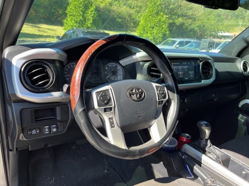Used 2017 Toyota Tacoma TRD Sport w/ Tow Package (A/T) image 7