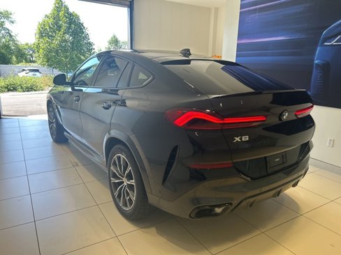 Used 2022 BMW X6 xDrive40i w/ M Sport Package image 2