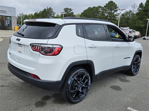 New 2026 Jeep Compass Latitude image 13