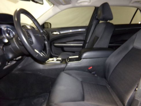 Used 2020 Chrysler 300 Touring w/ Sport Appearance Package image 16