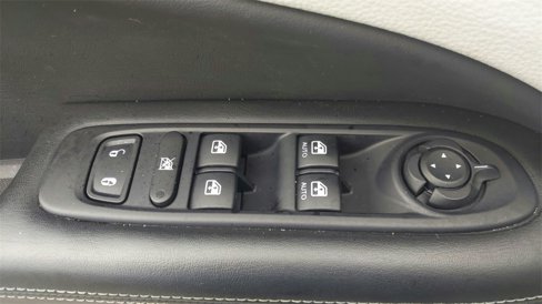 Used 2018 Jeep Compass Latitude w/ Popular Equipment Group image 16