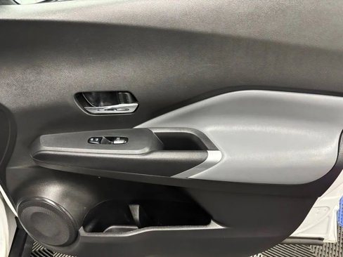Used 2021 Nissan Kicks SR image 6