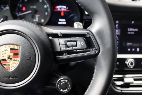 Certified 2024 Porsche Macan image 28