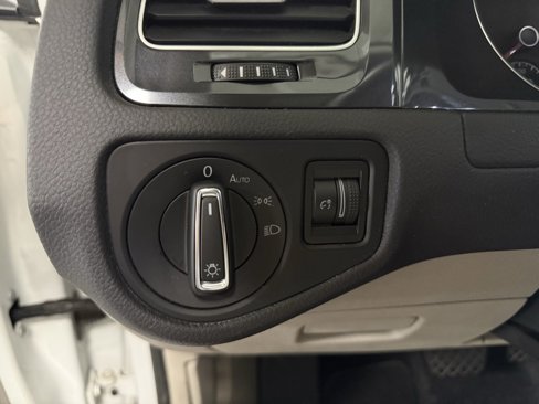 Used 2018 Volkswagen Golf SE image 10