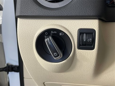 Used 2016 Volkswagen Tiguan S image 15