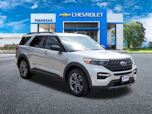 Used 2022 Ford Explorer XLT w/ Equipment Group 202A image 9