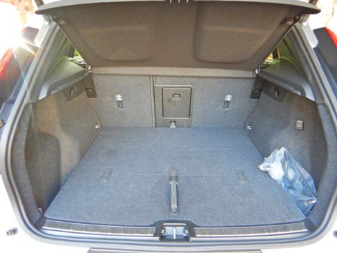 Used 2025 Volvo XC40 B5 Plus image 17
