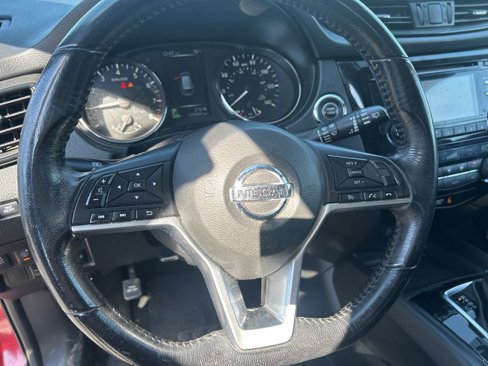 Used 2017 Nissan Rogue SV image 10