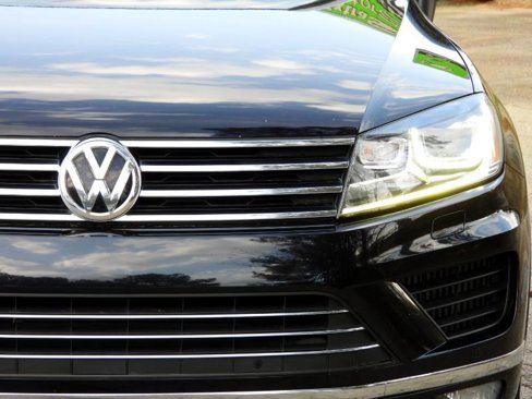 Used 2016 Volkswagen Touareg Sport image 26