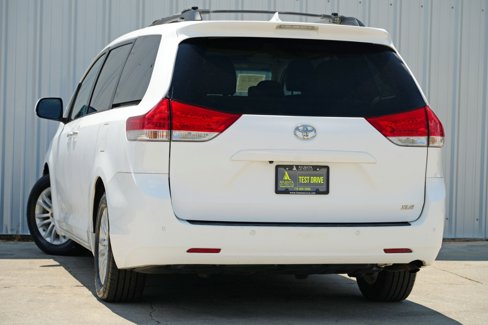 Used 2011 Toyota Sienna XLE image 4