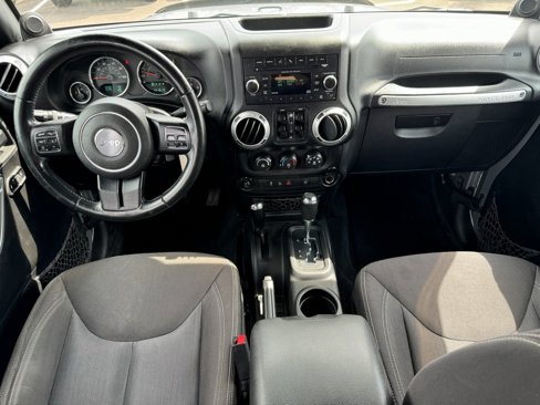 Used 2013 Jeep Wrangler Unlimited Sahara w/ Connectivity Group image 23