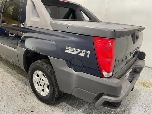 Used 2005 Chevrolet Avalanche Z71 w/ Sun And Sound Package image 12