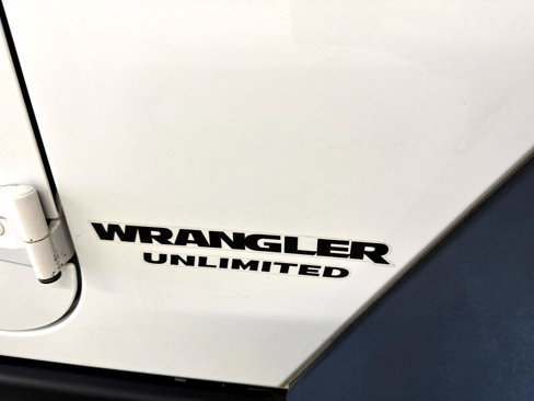 Used 2015 Jeep Wrangler Unlimited Rubicon w/ Max Tow Package image 79